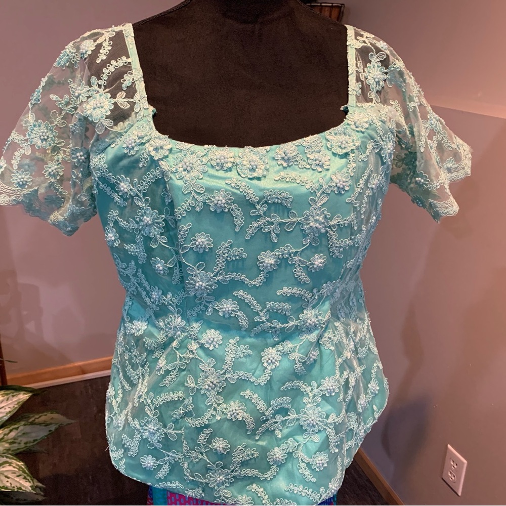Elegant Lace Embroidered Top - Aqua

G1 0226